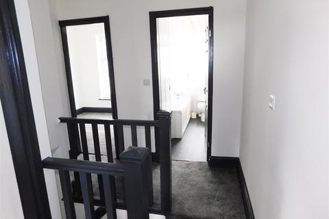 3 bedroom end of terrace house to rent, Abbey Hey Lane, Abbey Hey, Manchester