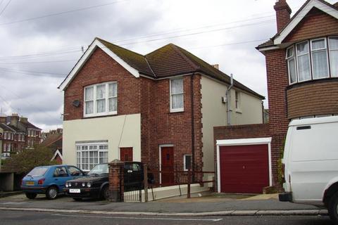 2 bedroom flat to rent, Harold Road, Hastings