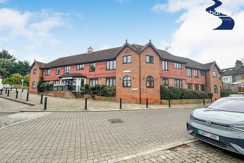 2 bedroom flat for sale, East Hill, South Darenth, Kent, DA4 9BF