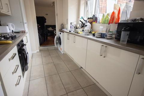 6 bedroom maisonette to rent, Greystoke Avenue, Newcastle upon Tyne, NE2 1PN