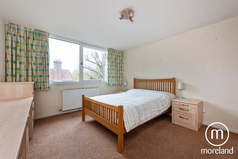 2 bedroom apartment to rent, Chandos Way, London NW11