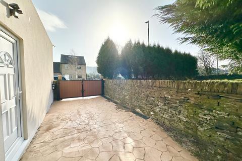 3 bedroom detached house to rent, New Hey Road, Outlane, Huddersfield, HD3