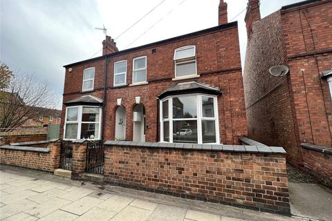 4 bedroom semi-detached house to rent, Victoria Street, Newark, Notts, NG24