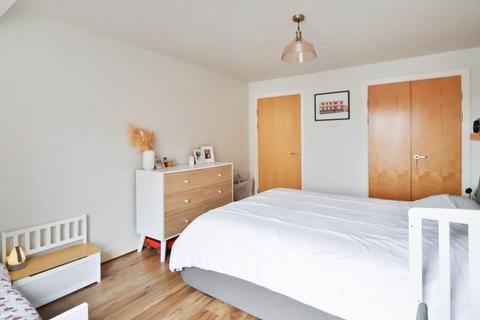 1 bedroom flat for sale, 22 Central Walk, Station Approach, Epsom KT19 8BY