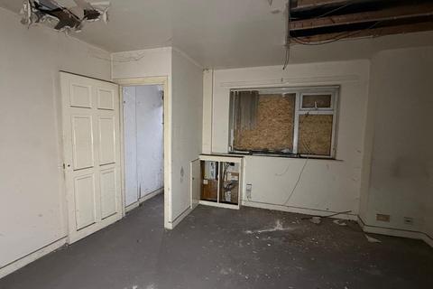 422 Ashton Road, Oldham, OL8 3HF