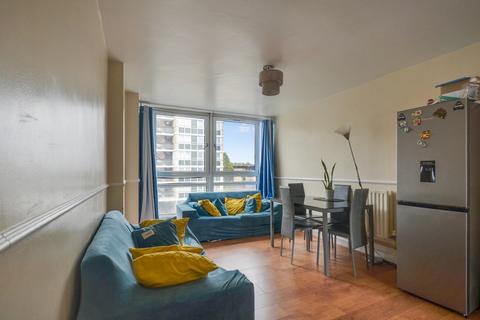 3 bedroom flat for sale, Longland Court, Avondale Square, SE1, London SE1