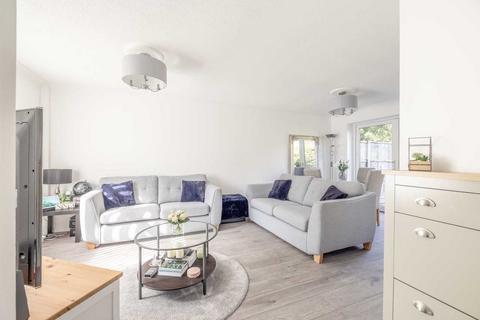 136 Cobb Close, Datchet, Slough, SL3 9QY