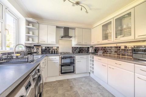 136 Cobb Close, Datchet, Slough, SL3 9QY