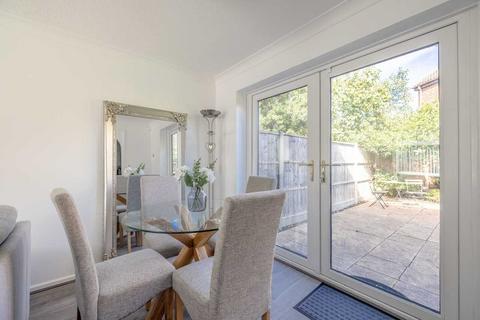 136 Cobb Close, Datchet, Slough, SL3 9QY