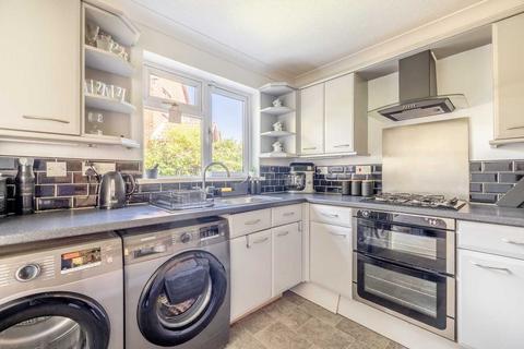136 Cobb Close, Datchet, Slough, SL3 9QY