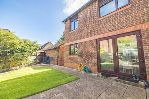 136 Cobb Close, Datchet, Slough, SL3 9QY