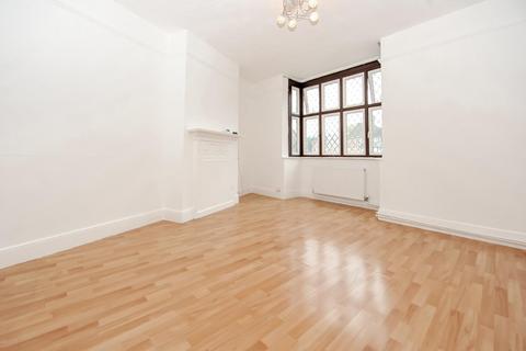 4 bedroom flat to rent, Bridge Street, Pinner HA5