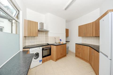 4 bedroom flat to rent, Bridge Street, Pinner HA5