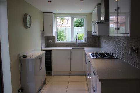 4 bedroom semi-detached house to rent, South Avenue, Prescot, Merseyside