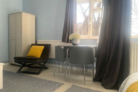 Studio to rent, Southey Road, Oval SW9