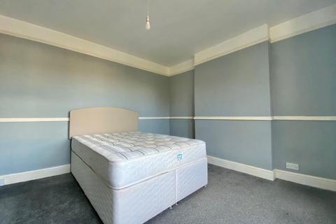 2 bedroom flat for sale, Ringwood Road, Poole BH14