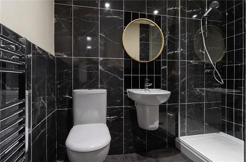 Comtemporary Bathroo