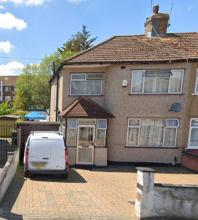 3 bedroom semi-detached house to rent, Holyrood Avenue, Harrow HA2