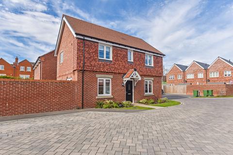 3 bedroom detached house for sale, Brewers Close, Alton, Hampshire, GU34