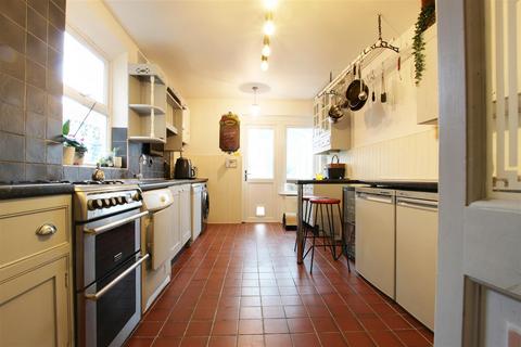 3 bedroom terraced house for sale, Gloucester Road, Enfield