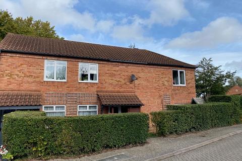 2 bedroom maisonette to rent, Brownbaker Court, Neath Hill, Milton Keynes, MK14