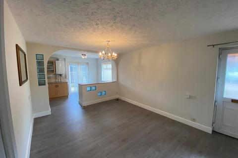 2 bedroom maisonette to rent, Brownbaker Court, Neath Hill, Milton Keynes, MK14