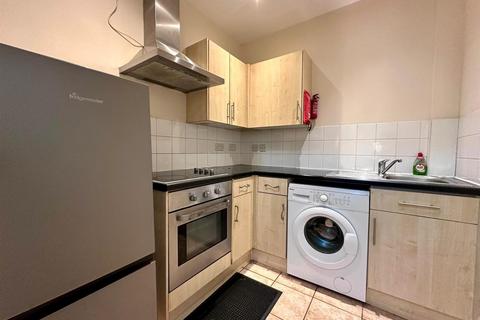 2 bedroom flat to rent, Flat 2, 26A Bostall Hill