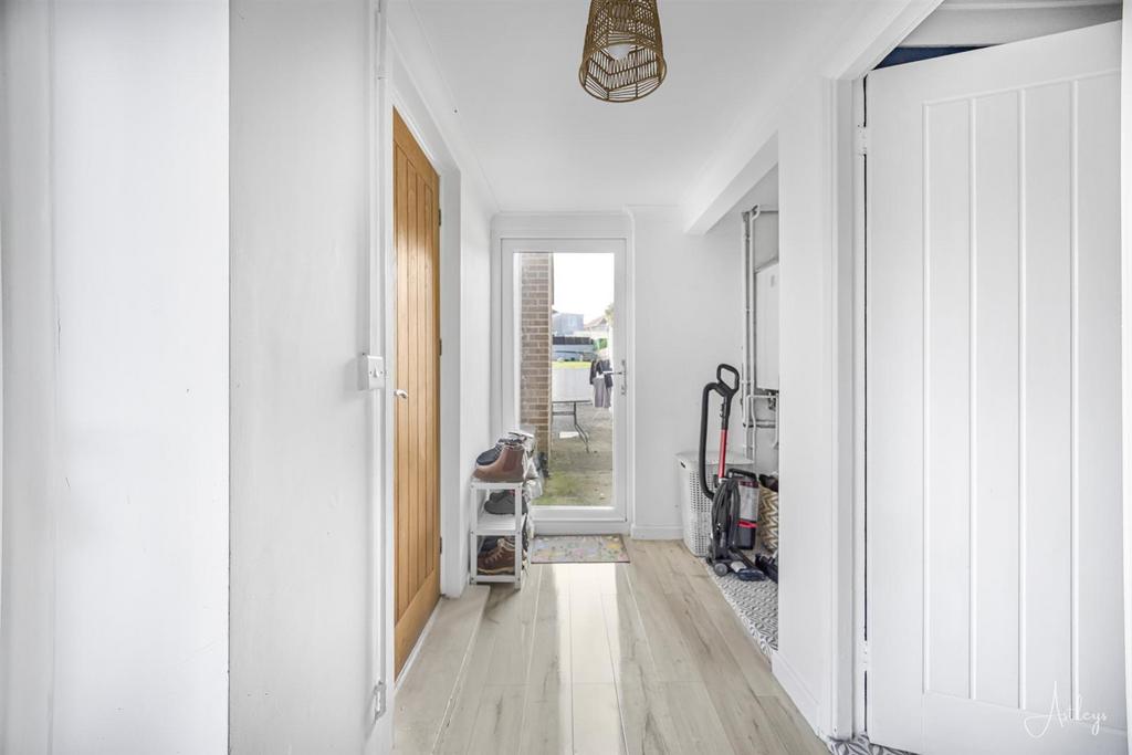 Inner hallway/utility area