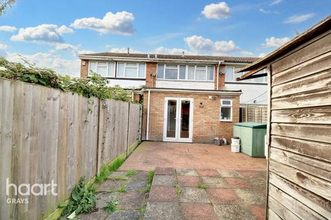 9 Chaucer Close, Tilbury, RM18 8EG