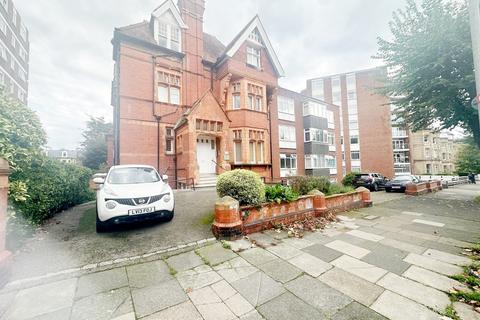 2 bedroom flat to rent, The Drive, Hove BN3