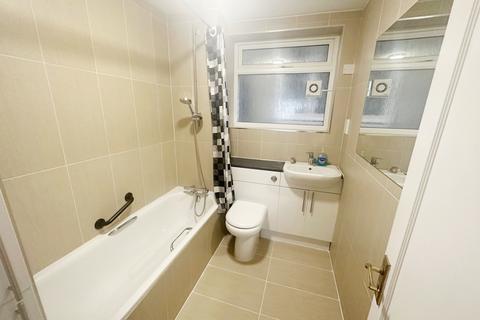 2 bedroom flat to rent, The Drive, Hove BN3