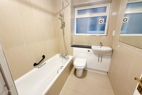 2 bedroom flat to rent, The Drive, Hove BN3