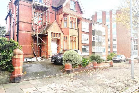 2 bedroom flat to rent, The Drive, Hove BN3