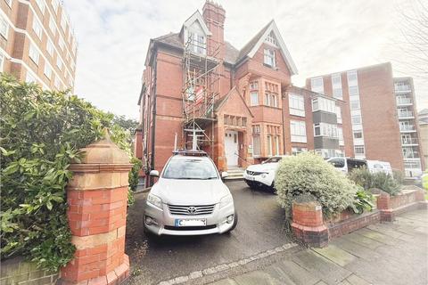 2 bedroom flat to rent, The Drive, Hove BN3