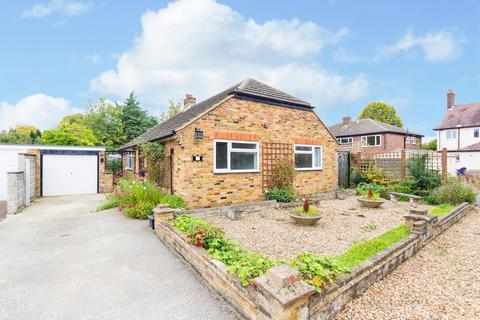 2 bedroom detached bungalow to rent, Bathurst Close, Richings Park SL0