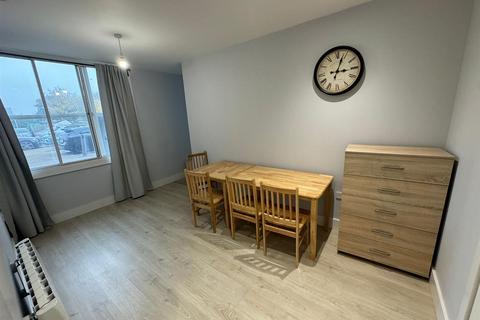 Studio to rent, Nobel Drive, Harlington