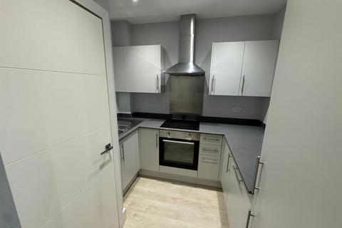 Studio to rent, Nobel Drive, Harlington