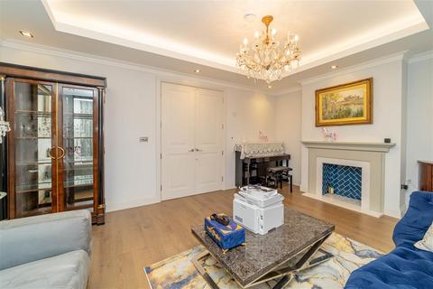 1 bedroom house to rent, Palladian Gardens, London, W4