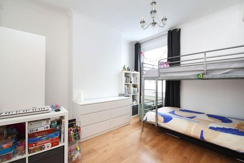 3 bedroom flat for sale, Kilmorie Road, London, SE23 2SP