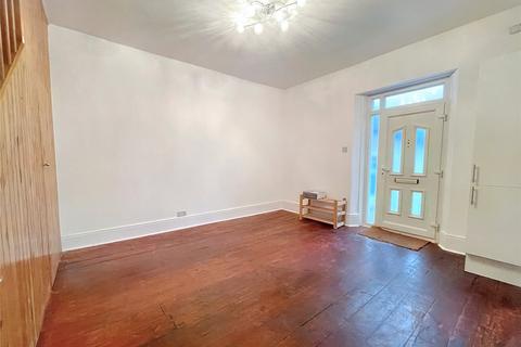 1 bedroom apartment to rent, Hopton Road, London, SW16