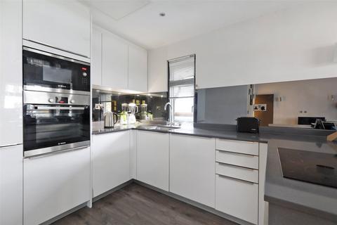 2 bedroom penthouse for sale, Albany Court, Spring Grove, London, W4