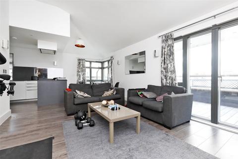 2 bedroom penthouse for sale, Albany Court, Spring Grove, London, W4