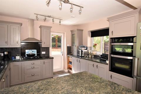 66 Borough Close, Kings Stanley, Stonehouse, GL10 3LJ