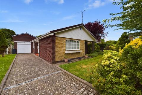 3 bedroom detached bungalow to rent, Colston Way, Whitley Bay