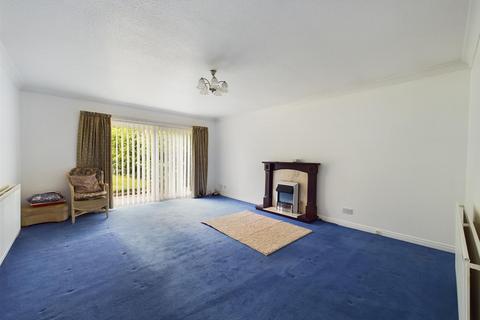 3 bedroom detached bungalow to rent, Colston Way, Whitley Bay