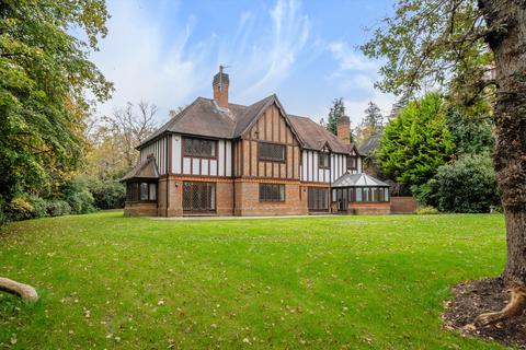 5 bedroom detached house to rent, Woodlands Road East, Virginia Water, Surrey, GU25