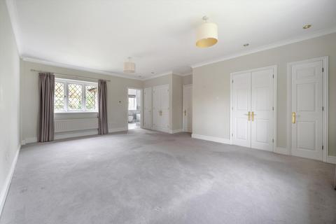 5 bedroom detached house to rent, Woodlands Road East, Virginia Water, Surrey, GU25