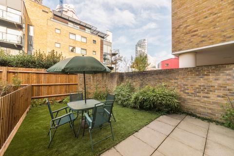 3 bedroom semi-detached house to rent, Boardwalk Place, London