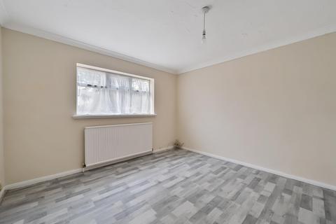 2 bedroom maisonette to rent, Stafford Avenue, Slough, SL2