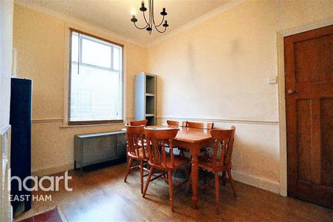 2 bedroom terraced house to rent, Kimberly Avenue, E6